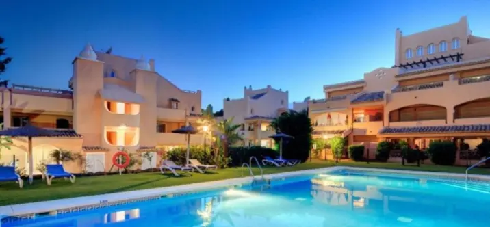 Sale of ground floor apartment in Elviria 0
