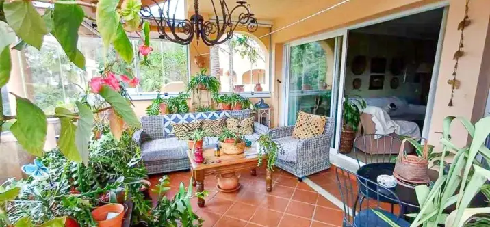 Sale of ground floor apartment in Elviria 3