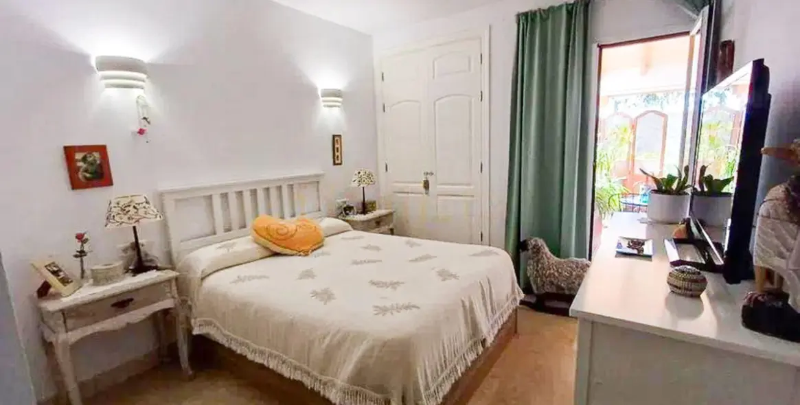 Sale of ground floor apartment in Elviria 11