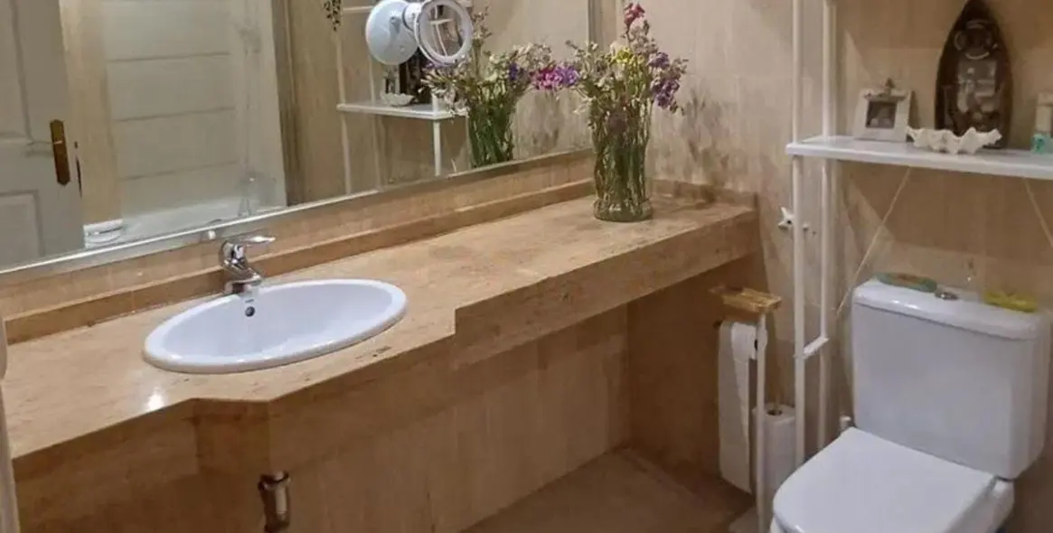 Sale of ground floor apartment in Elviria 12