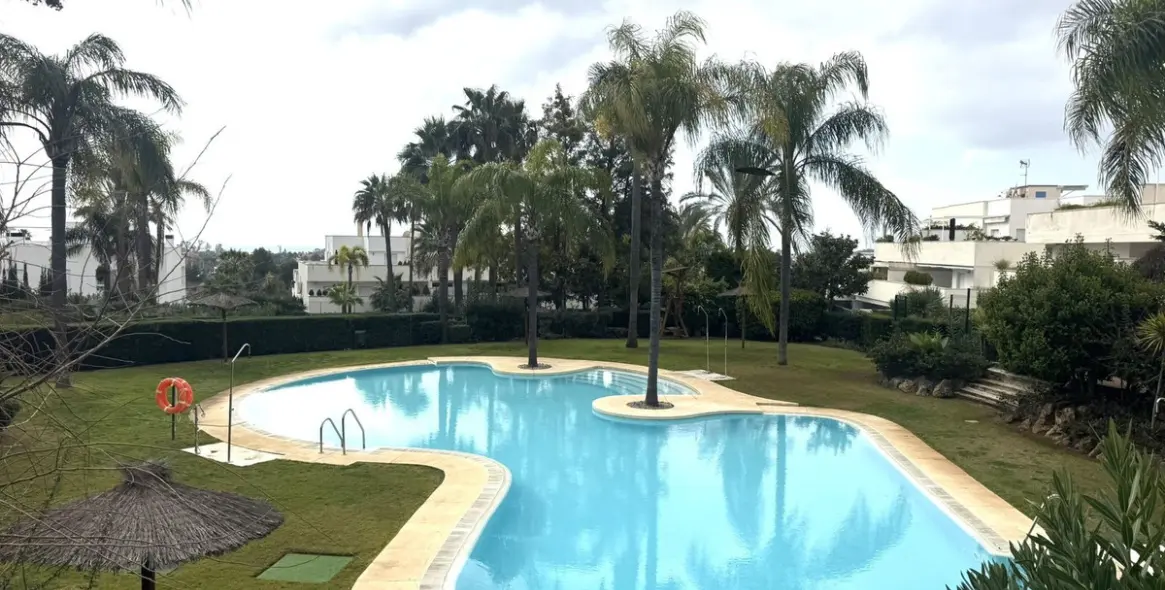 Продажа апартаментов на первом этаже в Nueva Andalucía 2