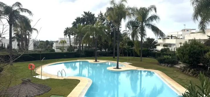 Продажа апартаментов на первом этаже в Nueva Andalucía 1