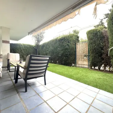 Продажа апартаментов на первом этаже в Nueva Andalucía