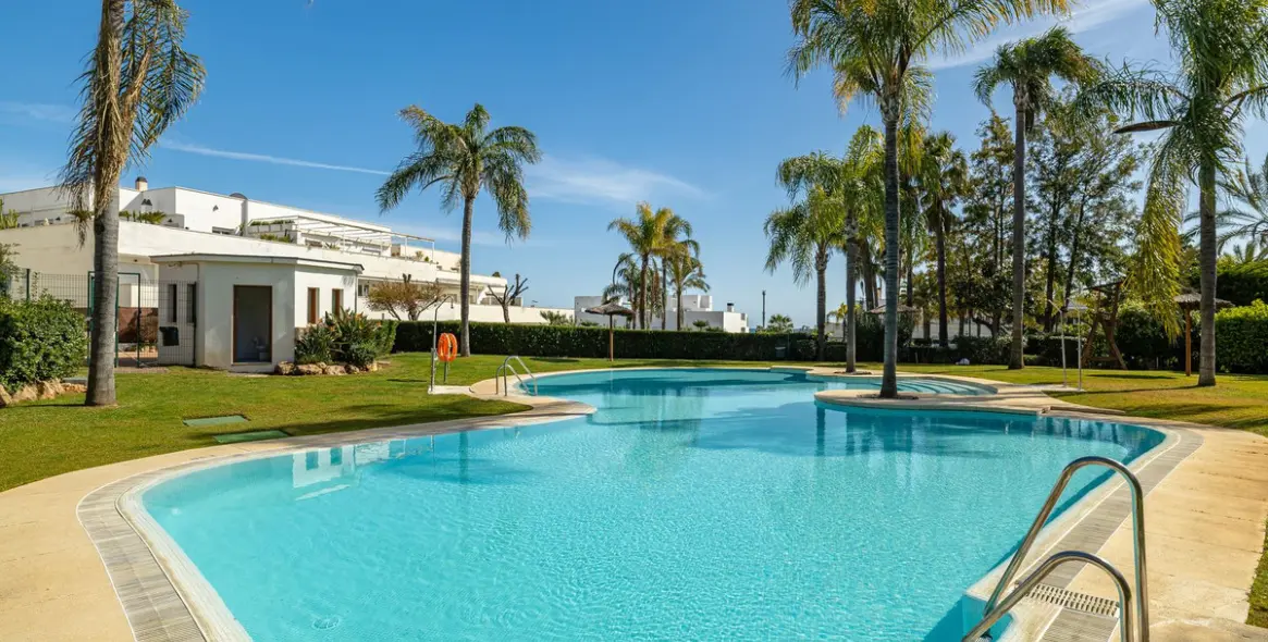 Продажа апартаментов на первом этаже в Nueva Andalucía 21