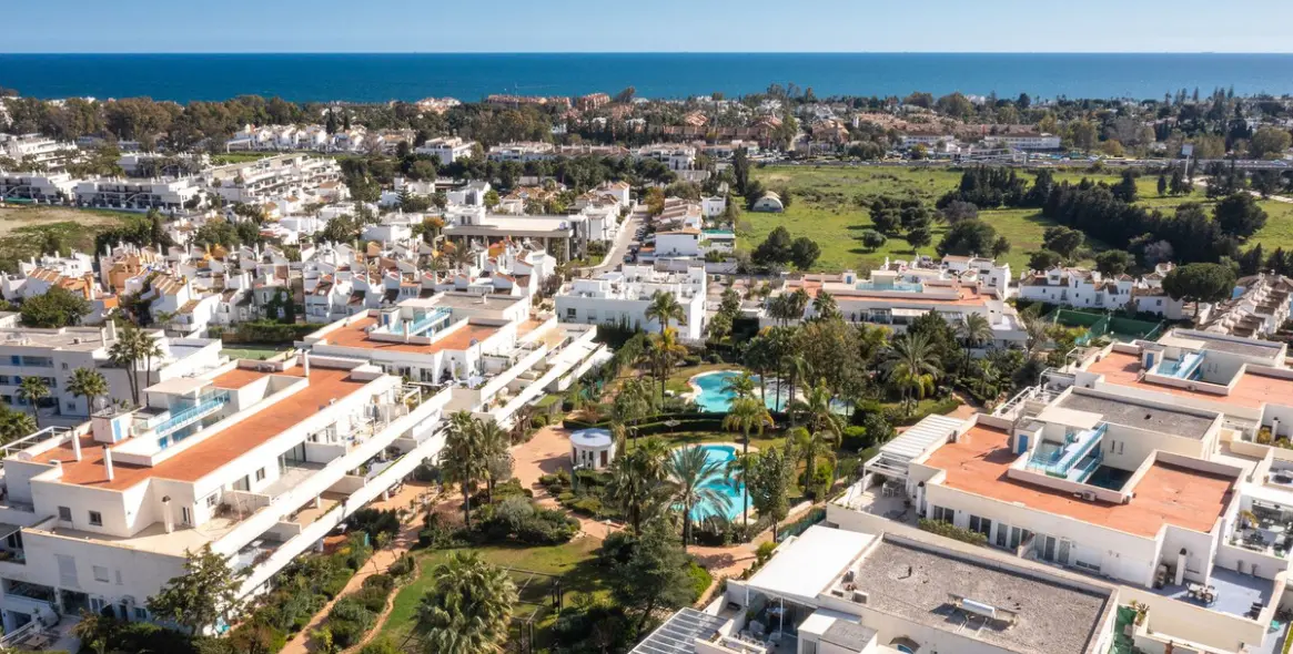 Продажа апартаментов на первом этаже в Nueva Andalucía 24