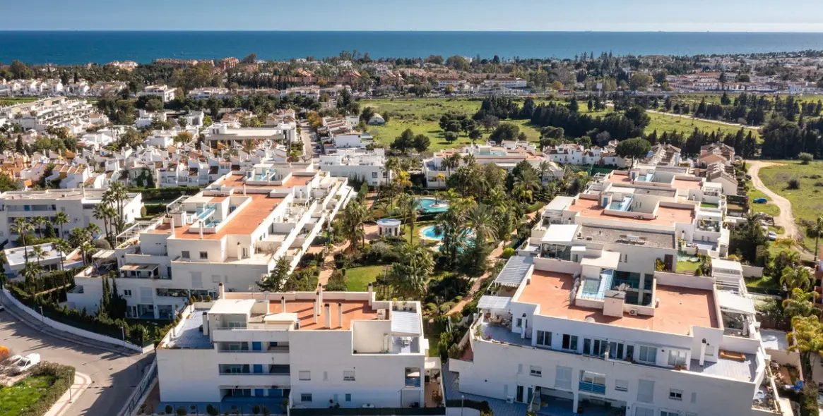 Продажа апартаментов на первом этаже в Nueva Andalucía 25