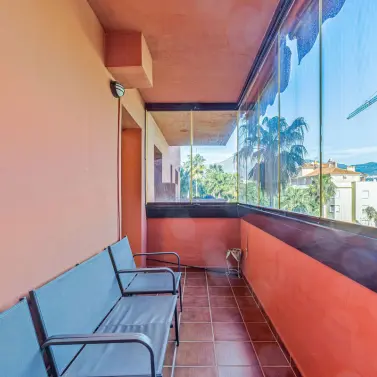Sale of middle floor apartment in Estepona