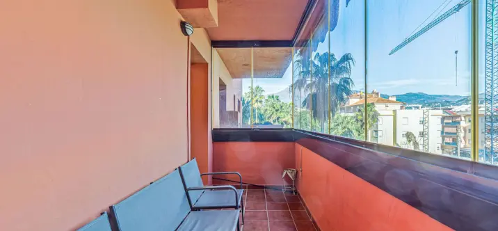 Sale of middle floor apartment in Estepona 0