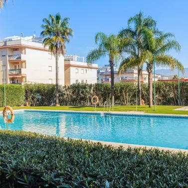 Sale of middle floor apartment in Estepona
