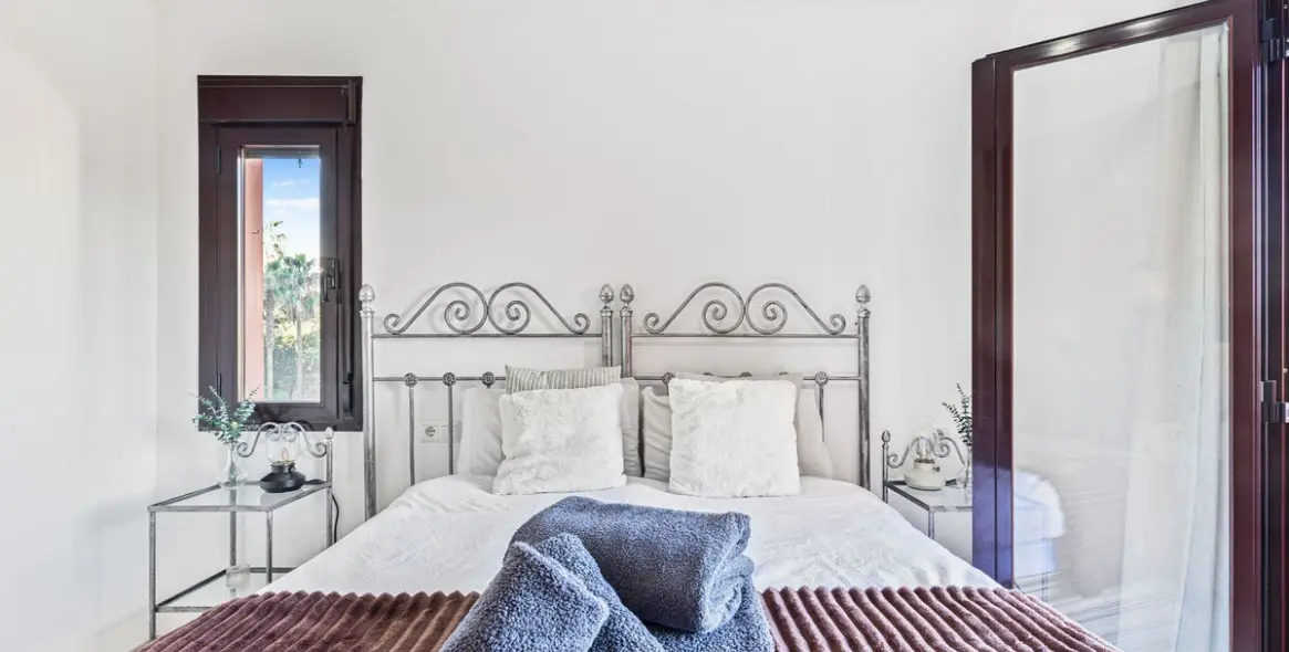 Venta de apartamento en planta media en Estepona 15