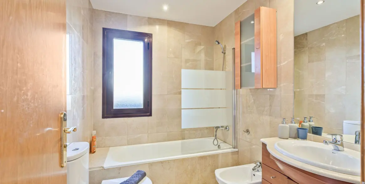Venta de apartamento en planta media en Estepona 21