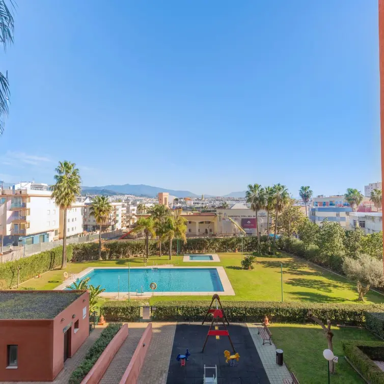 Sale of middle floor apartment in Estepona