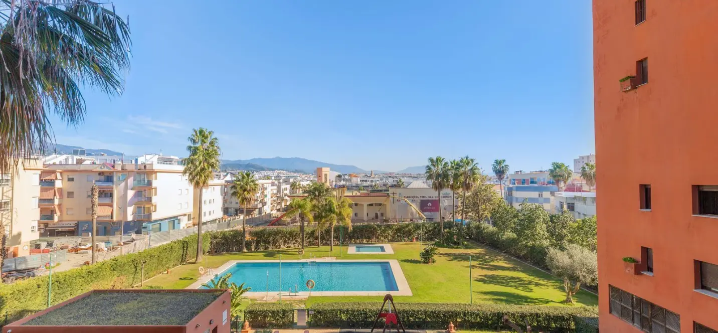 Sale of middle floor apartment in Estepona 3