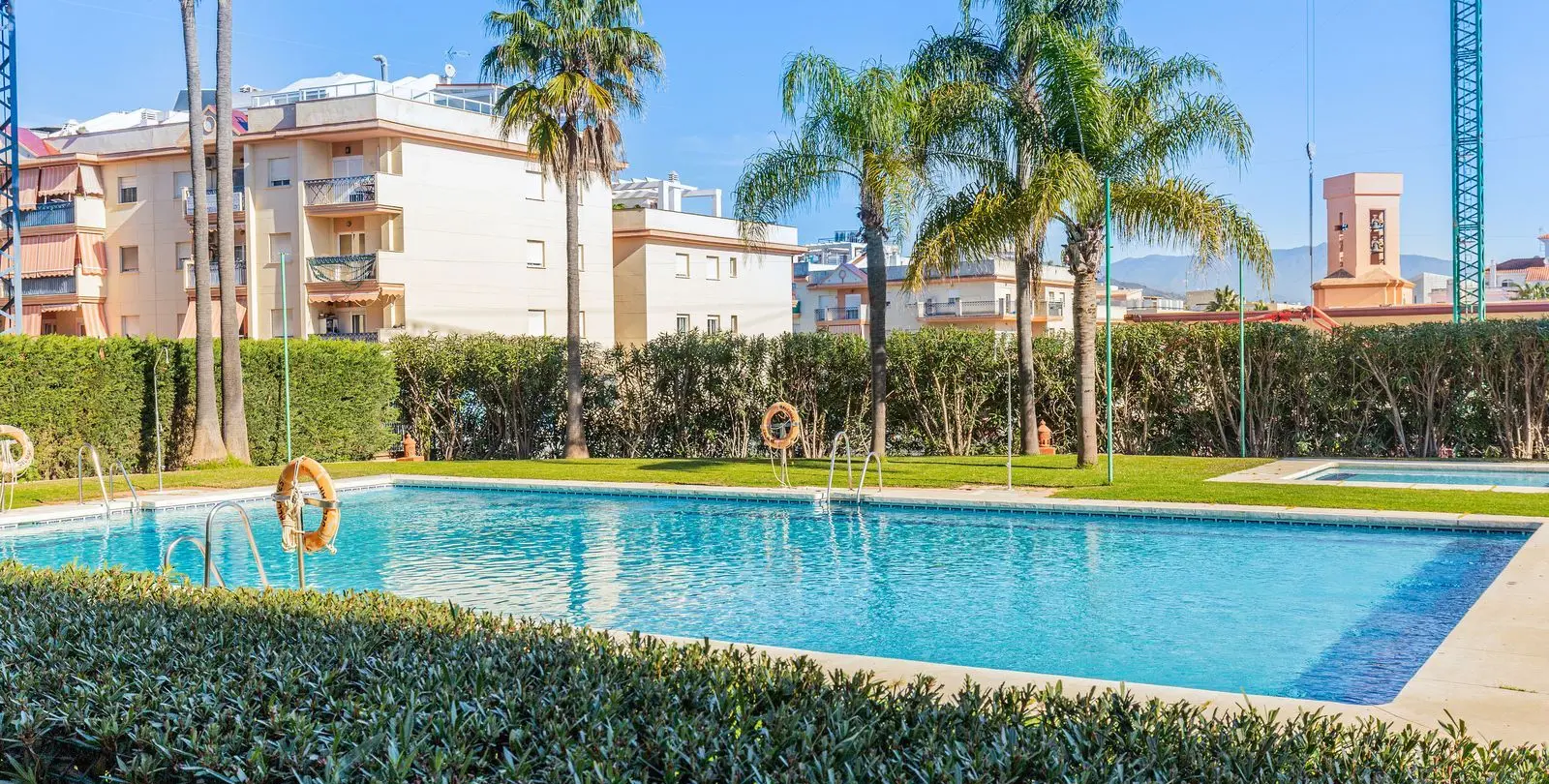 Продажа апартаментов на среднем этаже в Estepona 5