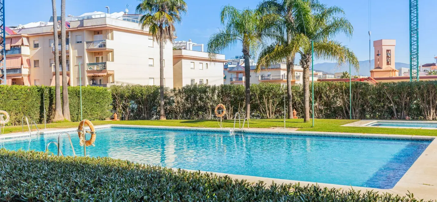 Sale of middle floor apartment in Estepona 4