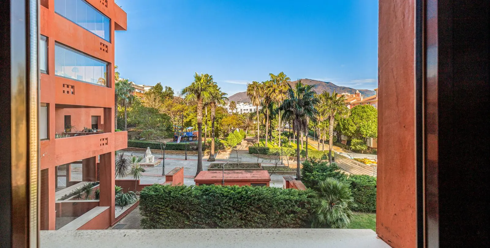 Продажа апартаментов на среднем этаже в Estepona 7