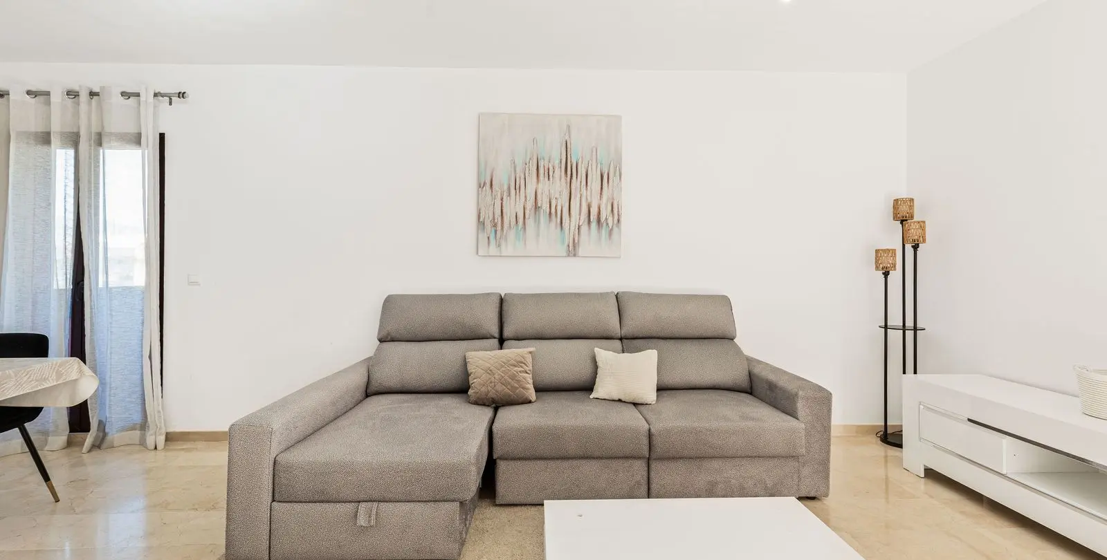 Продажа апартаментов на среднем этаже в Estepona 12