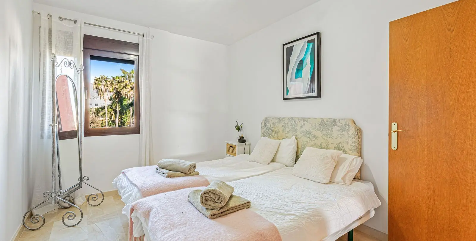 Продажа апартаментов на среднем этаже в Estepona 18