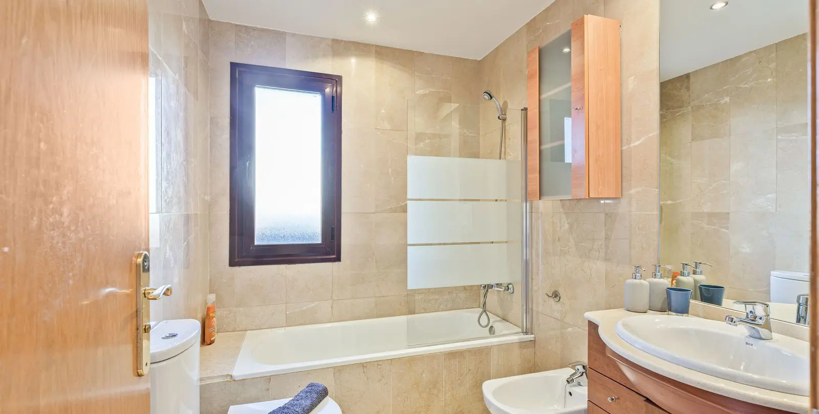 Продажа апартаментов на среднем этаже в Estepona 21