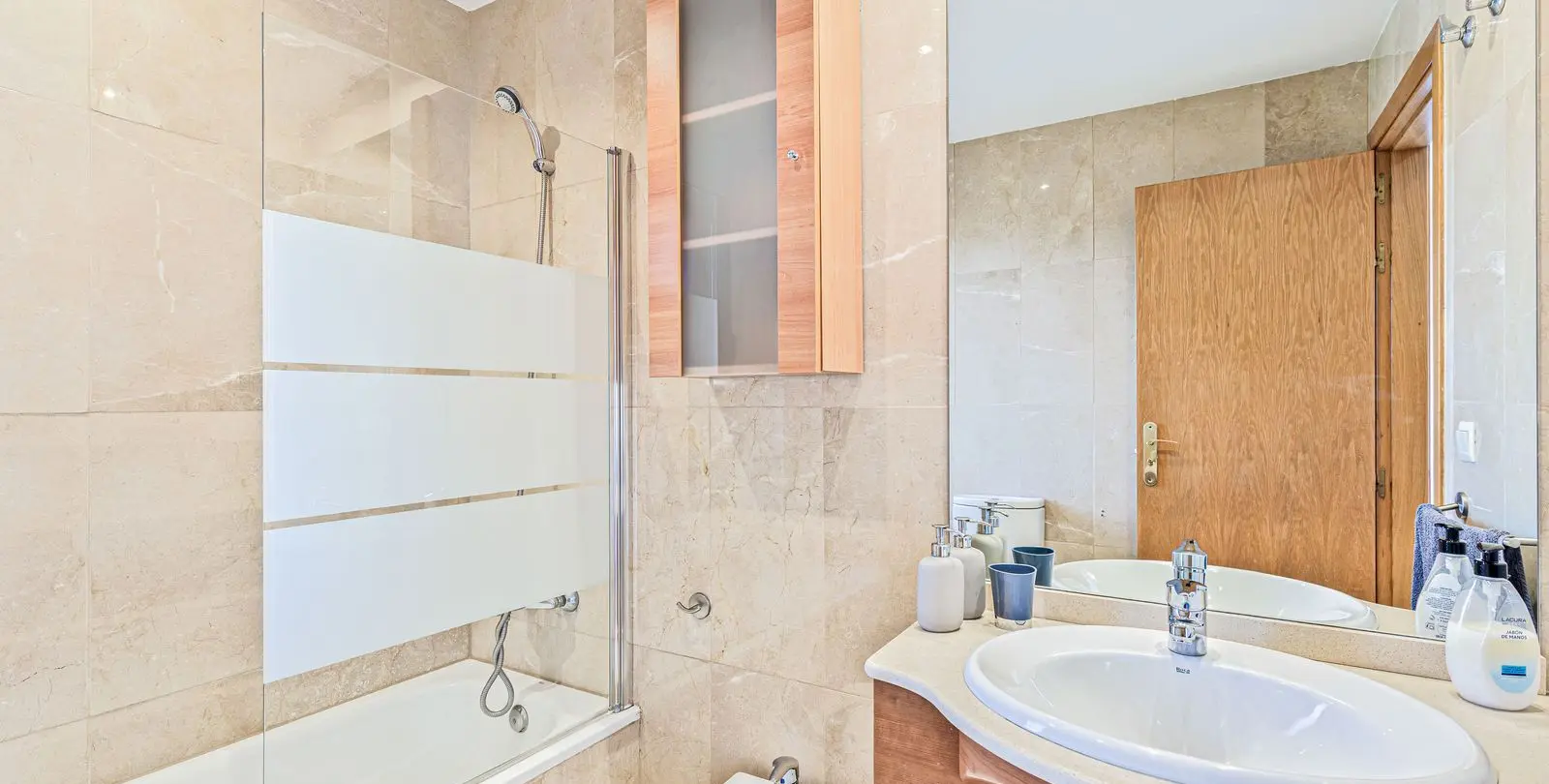 Продажа апартаментов на среднем этаже в Estepona 22