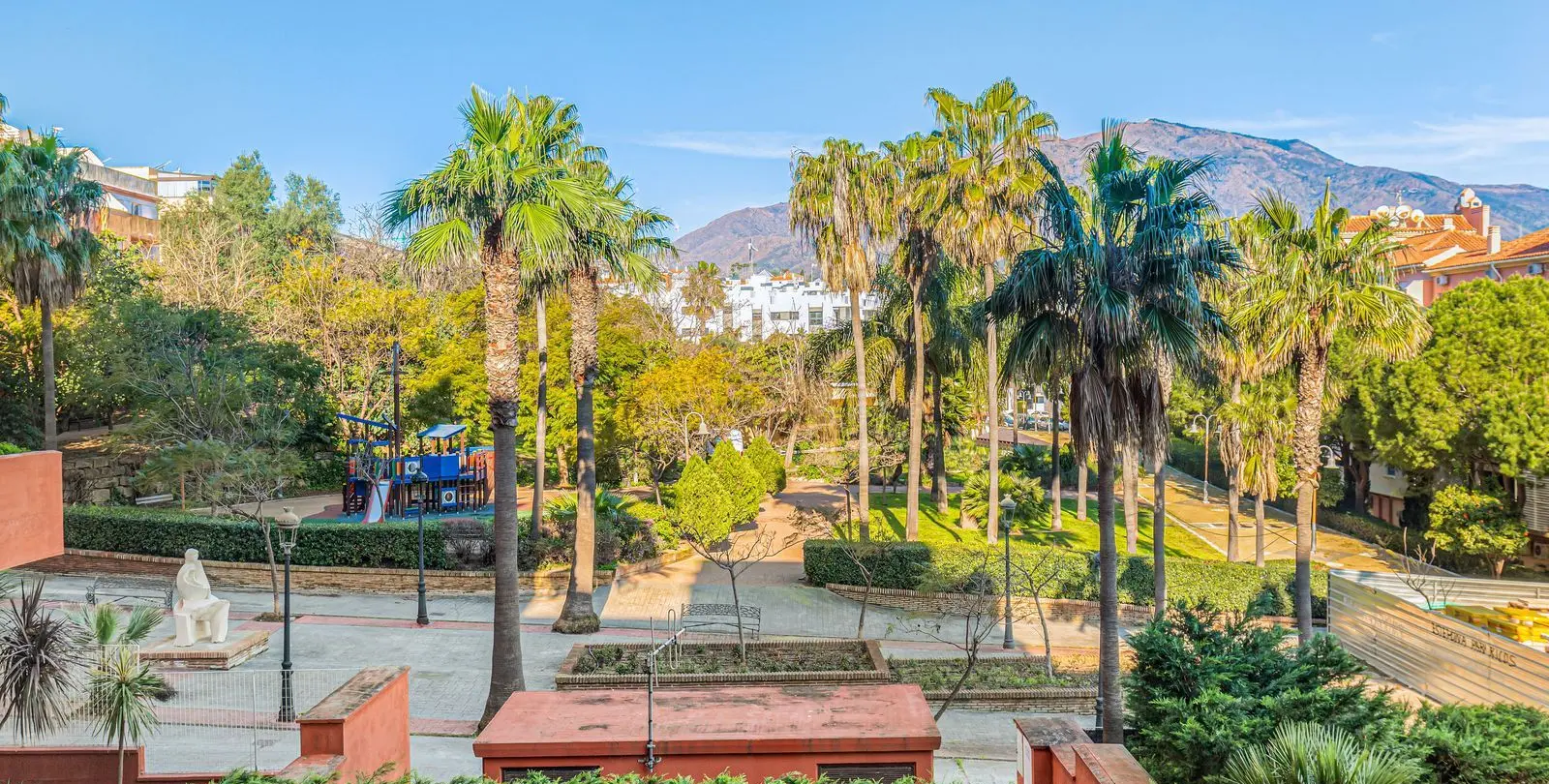 Продажа апартаментов на среднем этаже в Estepona 23