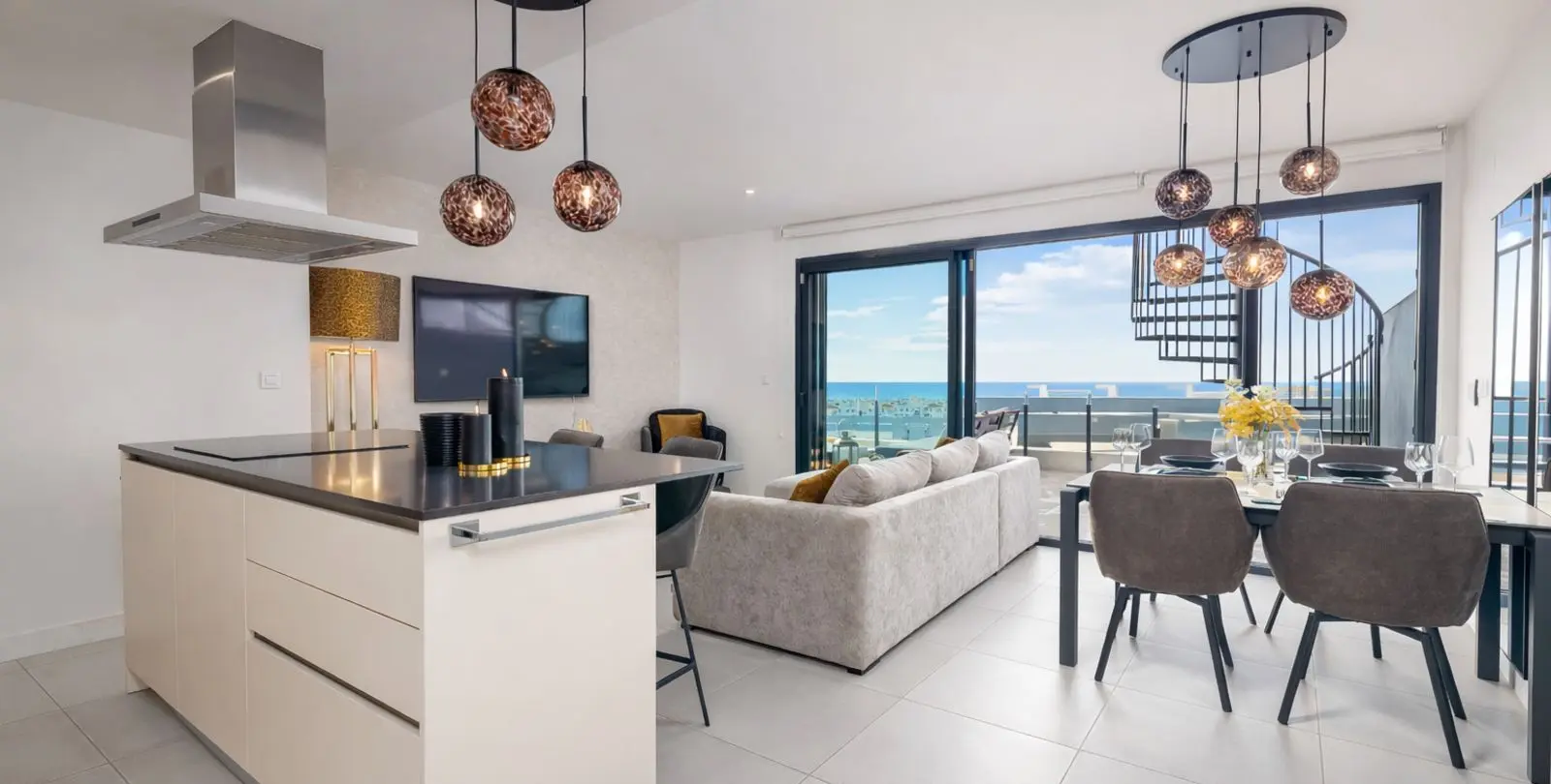 Sale of penthouse in Estepona 1