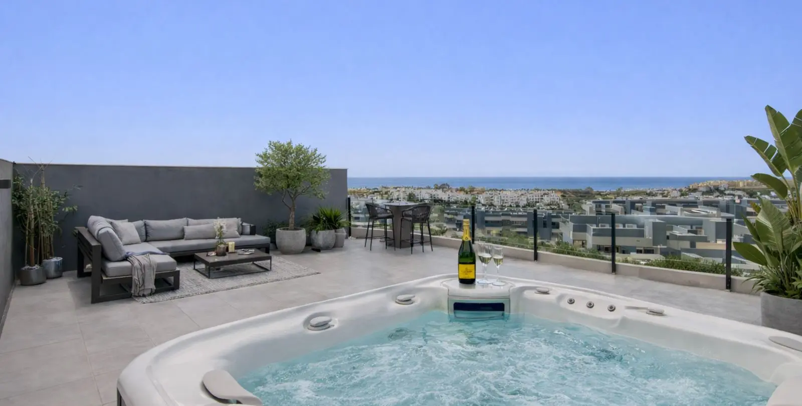 Sale of penthouse in Estepona 2