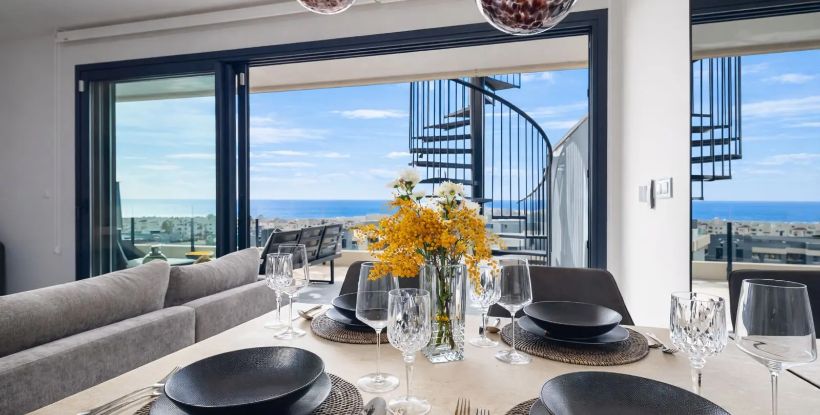Sale of penthouse in Estepona 3