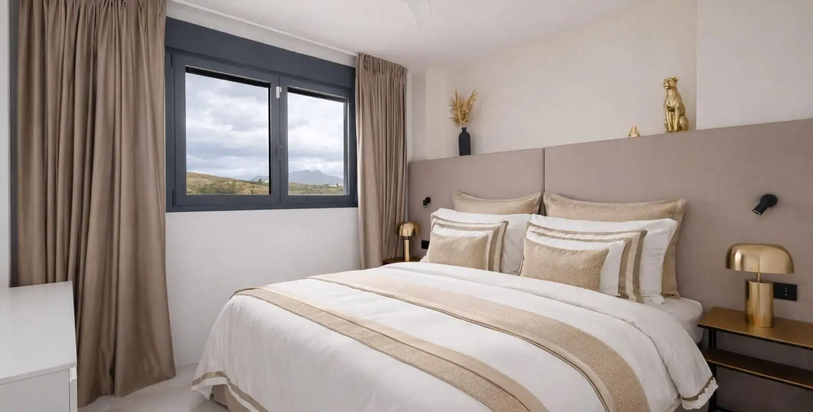 Sale of penthouse in Estepona 10