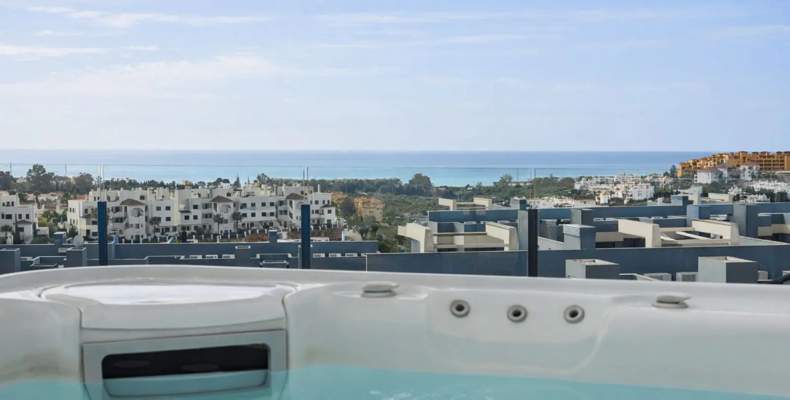 Sale of penthouse in Estepona 15