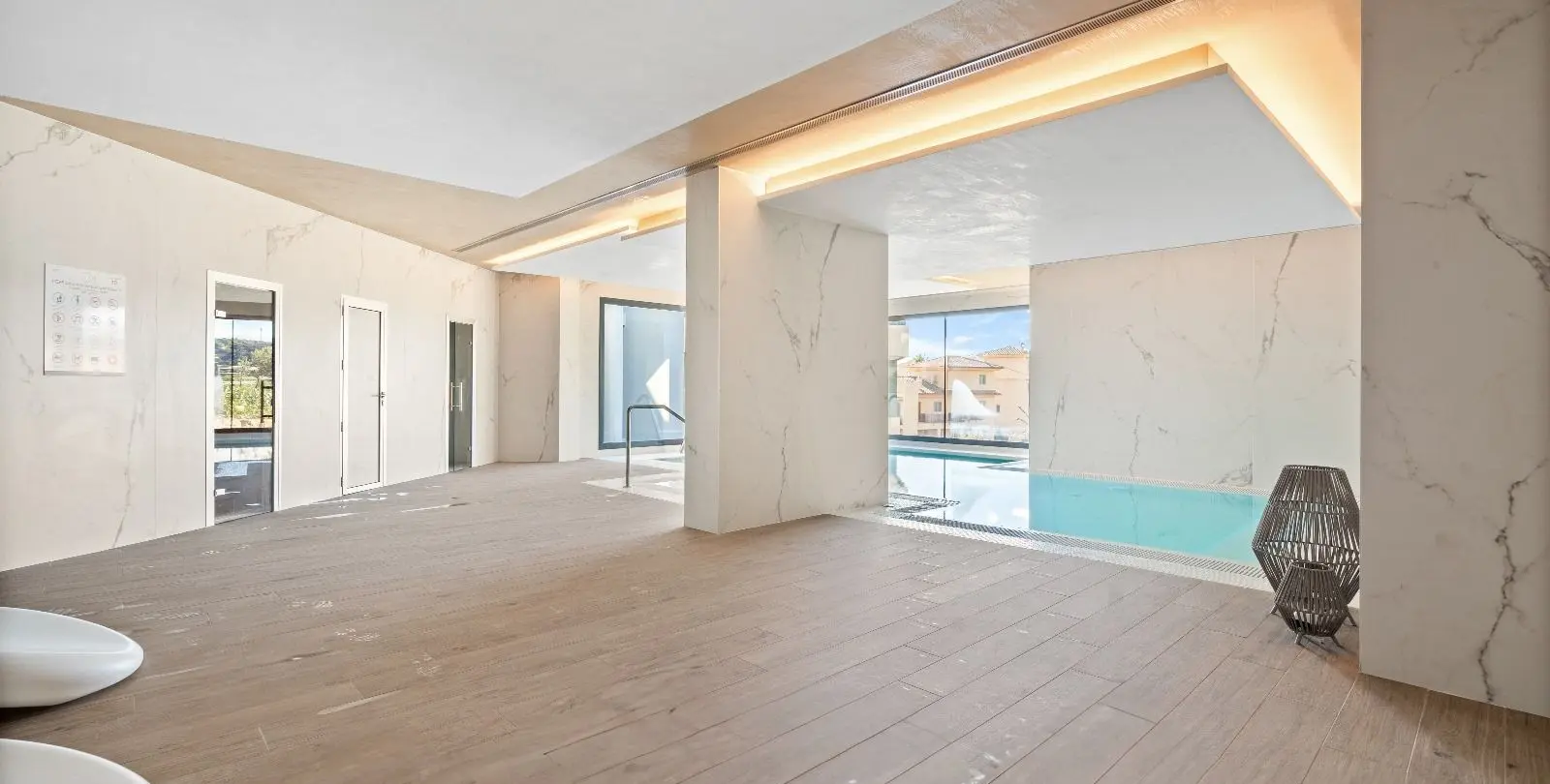 Sale of penthouse in Estepona 18