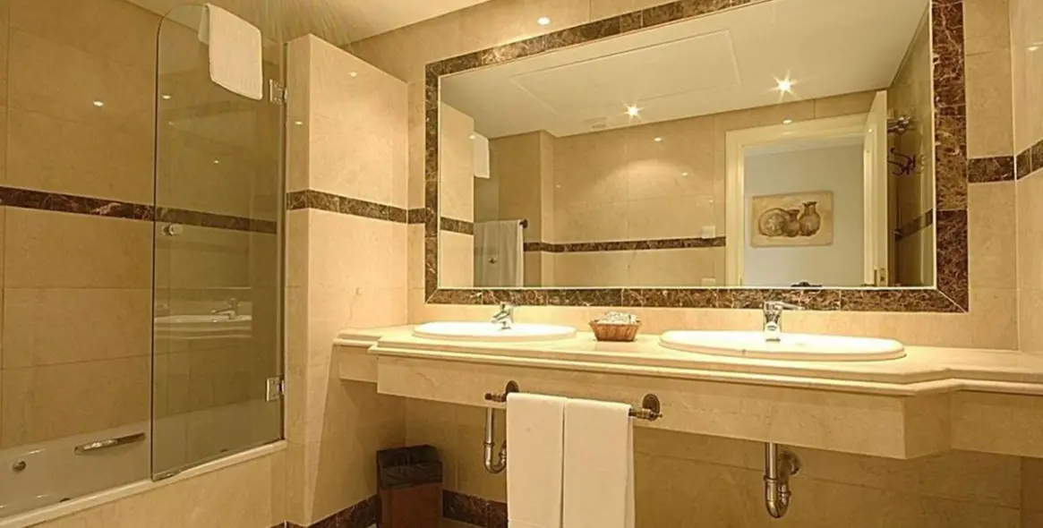 Venta de ático dúplex en Puerto Banús 7