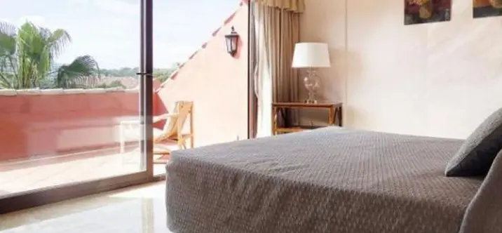 Продажа двухуровневого пентхауса в Puerto Banús 2