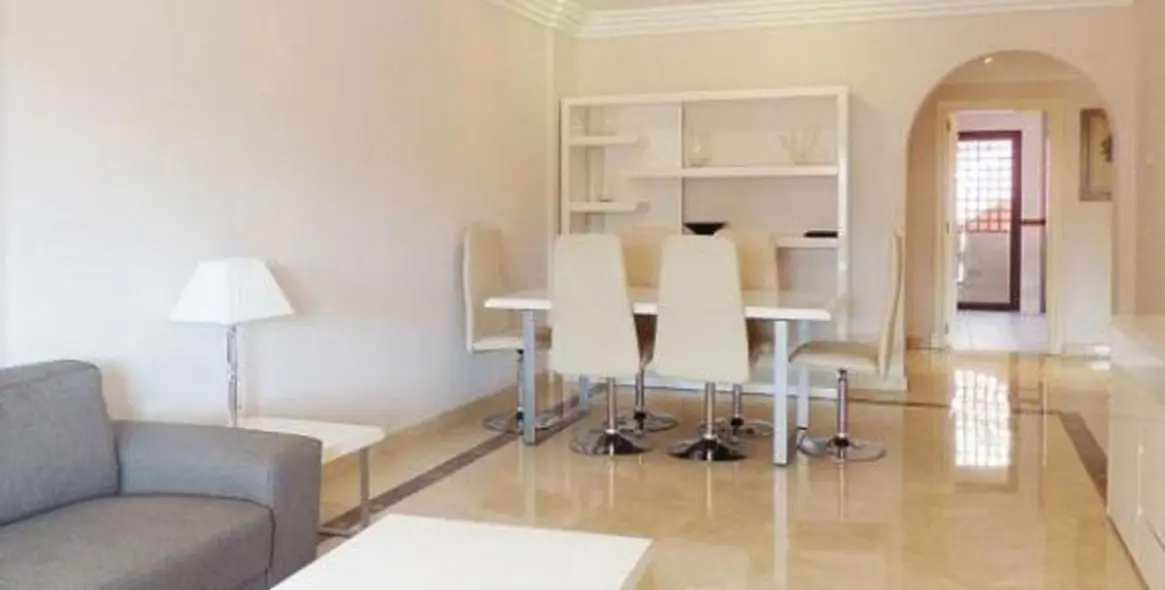 Продажа двухуровневого пентхауса в Puerto Banús 5