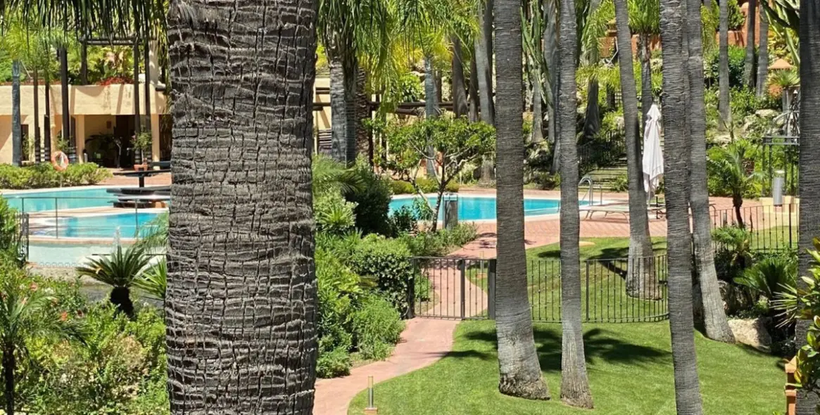 Продажа двухуровневого пентхауса в Puerto Banús 10