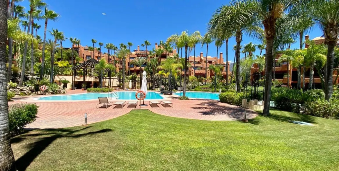 Продажа двухуровневого пентхауса в Puerto Banús 17