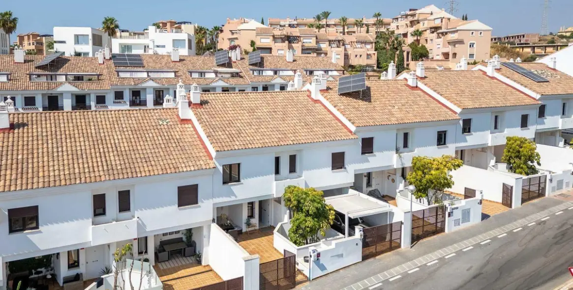 Продажа дома на две семьи в Riviera del Sol 1