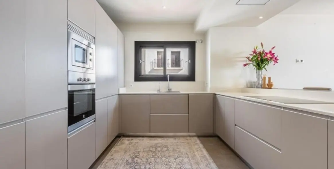 Long-term rent of middle floor apartment in Puerto Banús 8