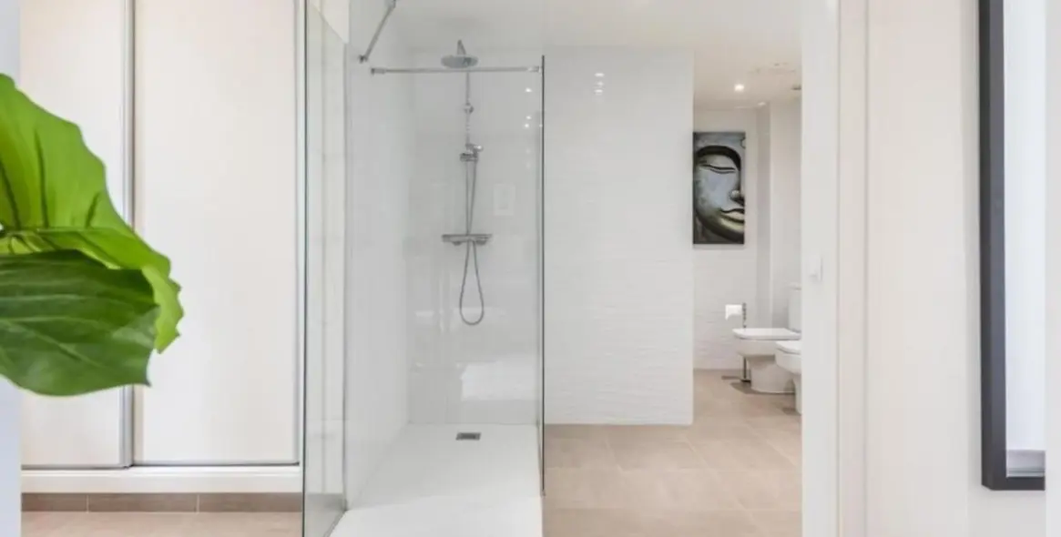 Long-term rent of middle floor apartment in Puerto Banús 11