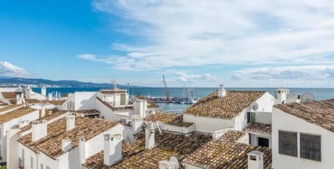 Long-term rent of middle floor apartment in Puerto Banús 18