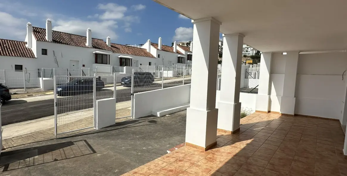 Продажа таунхауса в Doña Julia 7