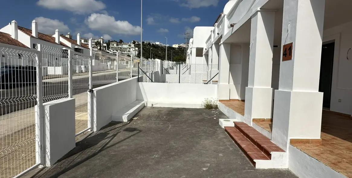 Продажа таунхауса в Doña Julia 8