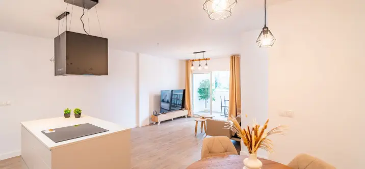 Sale of middle floor apartment in Los Boliches 1