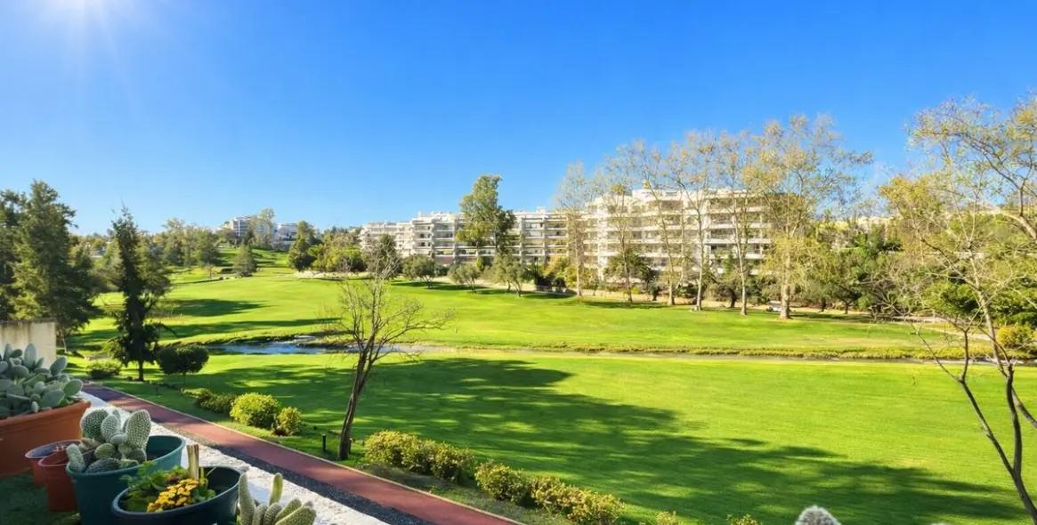 Sale of middle floor apartment in Guadalmina Alta 2