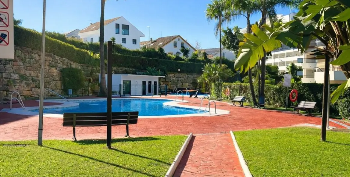 Sale of middle floor apartment in Guadalmina Alta 3