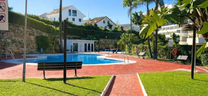 Sale of middle floor apartment in Guadalmina Alta 2
