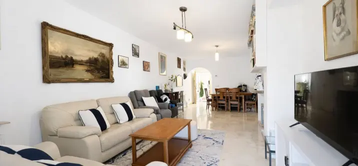 Sale of middle floor apartment in Guadalmina Alta 4