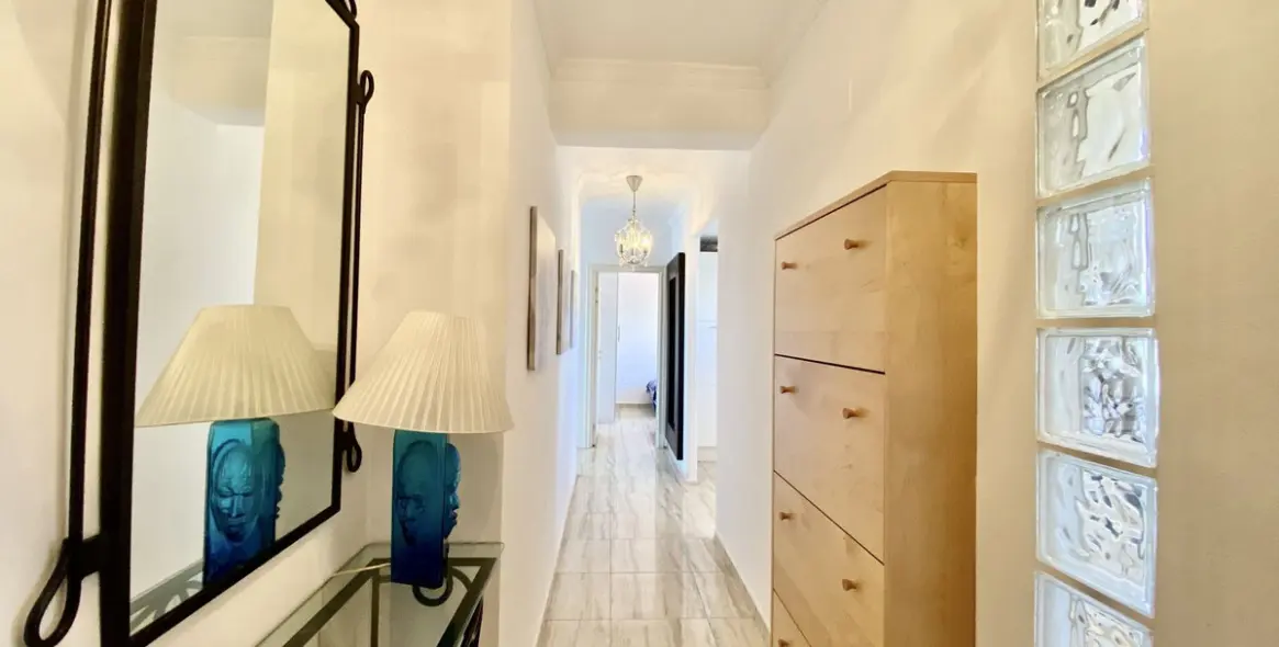 Sale of middle floor apartment in Benalmadena Costa 1