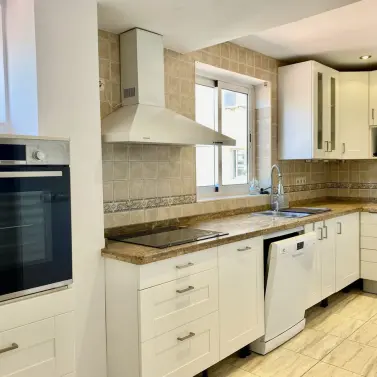 Sale of middle floor apartment in Benalmadena Costa