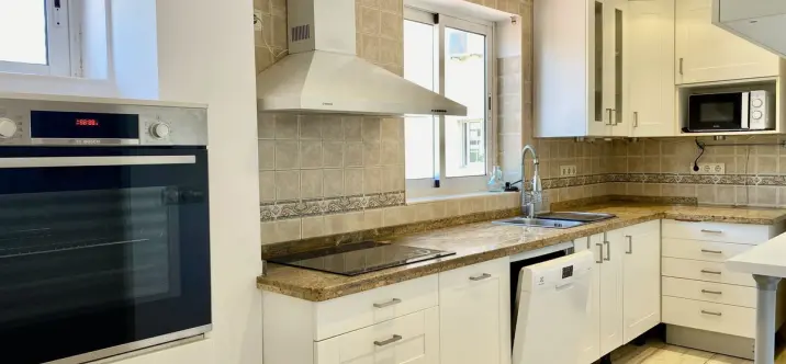 Sale of middle floor apartment in Benalmadena Costa 3